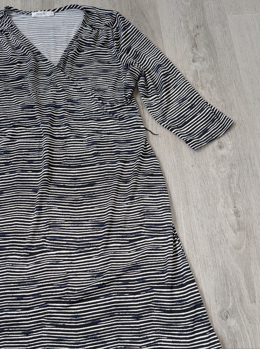 Ricki's Black White Striped V-Neck Stretchy Flowy Casual Midi Dress Size L - Picture 4 of 11